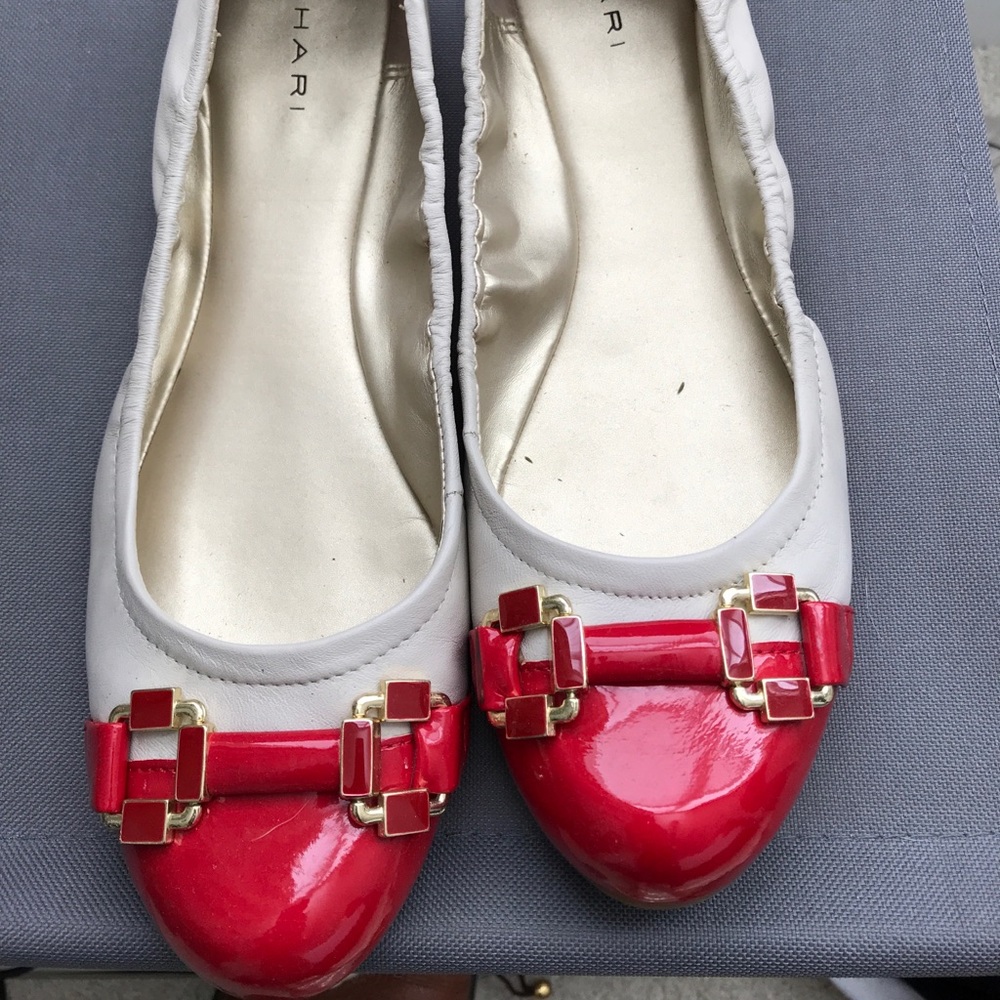 Tahari Gloria flats, size 9